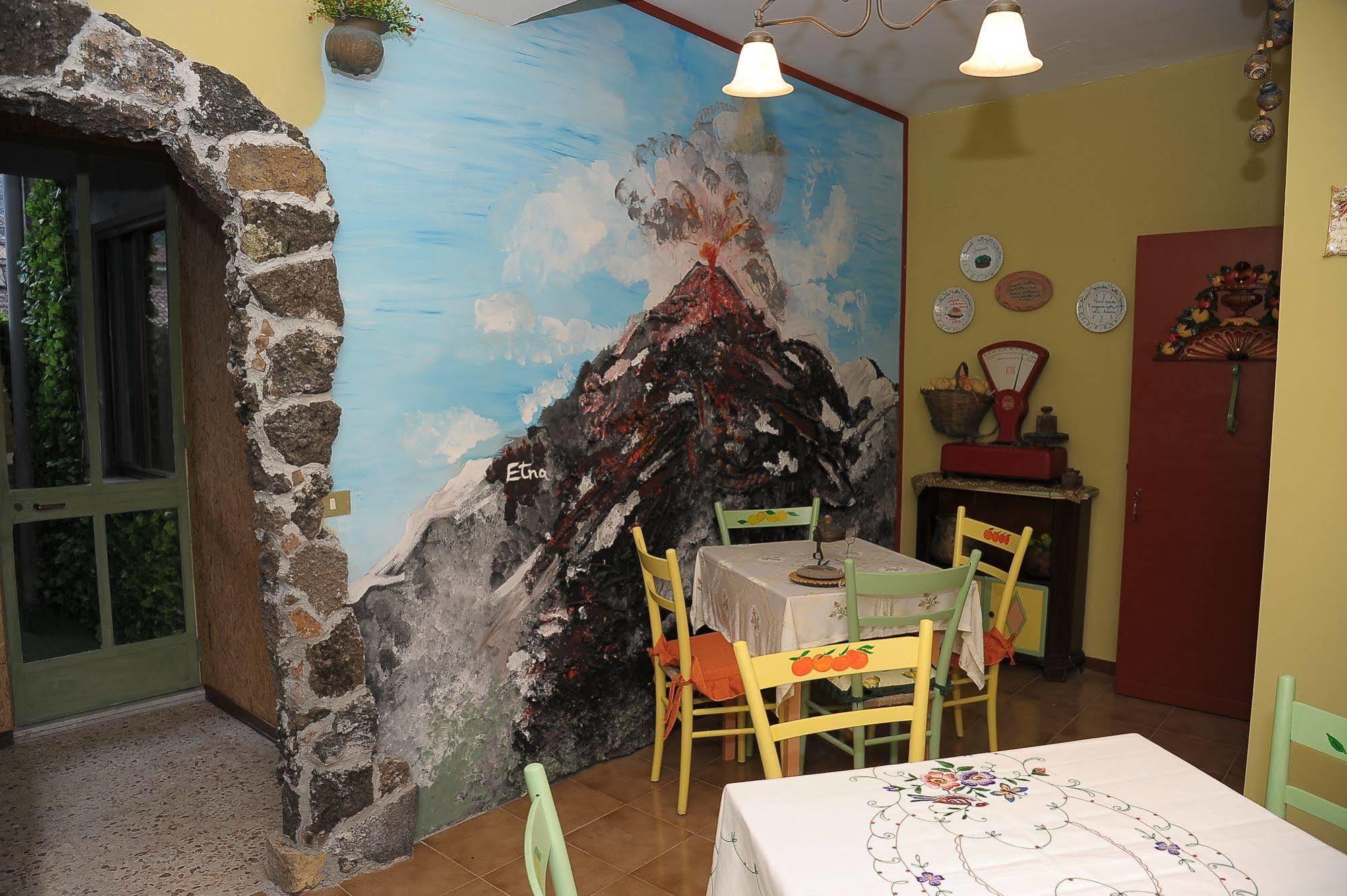 ザッフェラーナ・エトネーア Sicilia In Miniatura "L'Atelier Dell'Etna" Bed & Breakfast エクステリア 写真