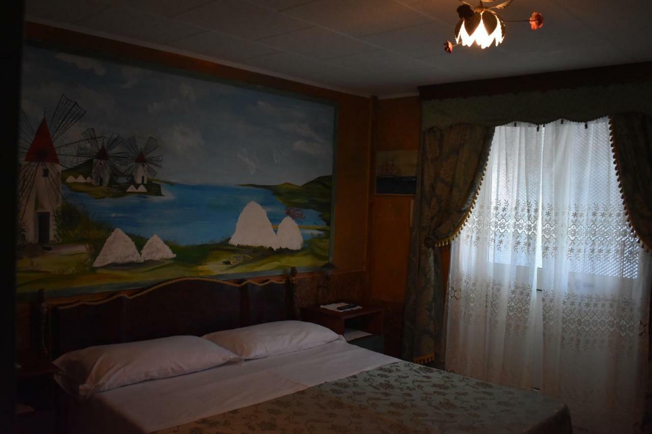 ザッフェラーナ・エトネーア Sicilia In Miniatura "L'Atelier Dell'Etna" Bed & Breakfast エクステリア 写真