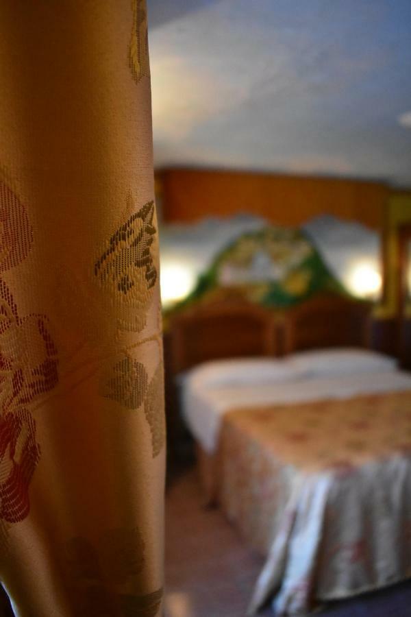 ザッフェラーナ・エトネーア Sicilia In Miniatura "L'Atelier Dell'Etna" Bed & Breakfast エクステリア 写真